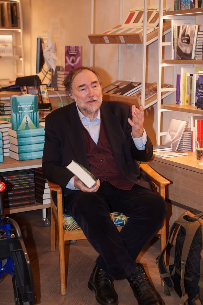 Novak se je s svojimi mrtvimi pogovarjal že v monumentalnem epu Vrata nepovrata v treh knjigah.