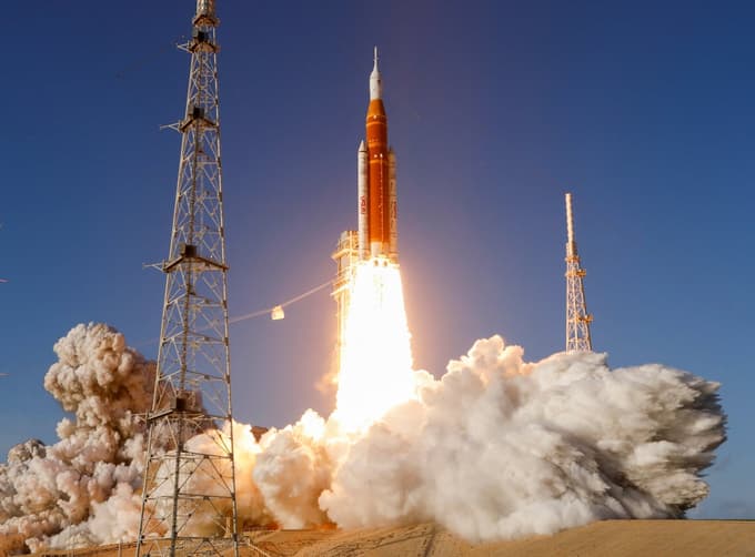 Astronavti misije Artemis 2 čez polovico poti do Lune