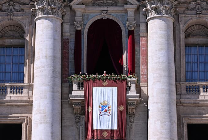(FOTO) Papež Leon XIV. ob veliki noči v tradicionalni poslanici pozval k miru