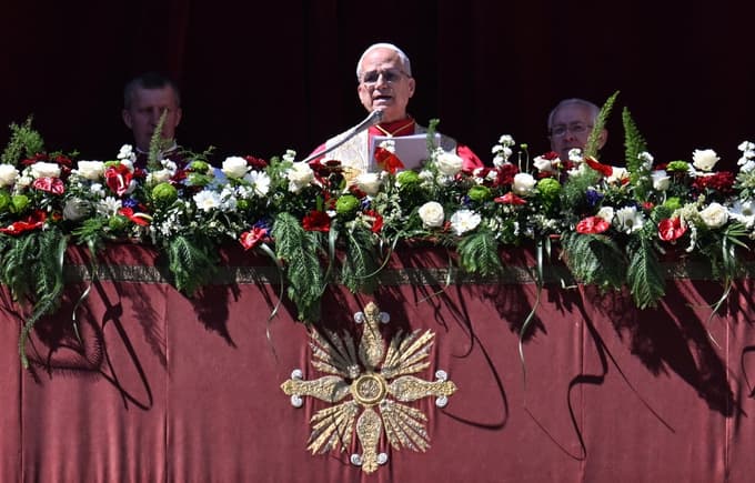 (FOTO) Papež Leon XIV. ob veliki noči v tradicionalni poslanici pozval k miru