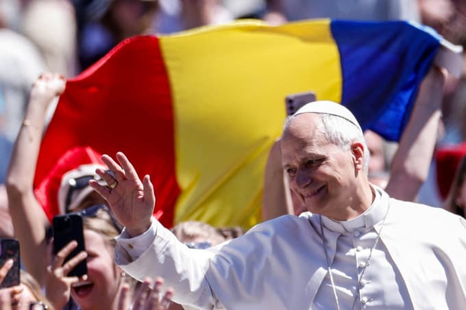 (FOTO) Papež Leon XIV. ob veliki noči v tradicionalni poslanici pozval k miru