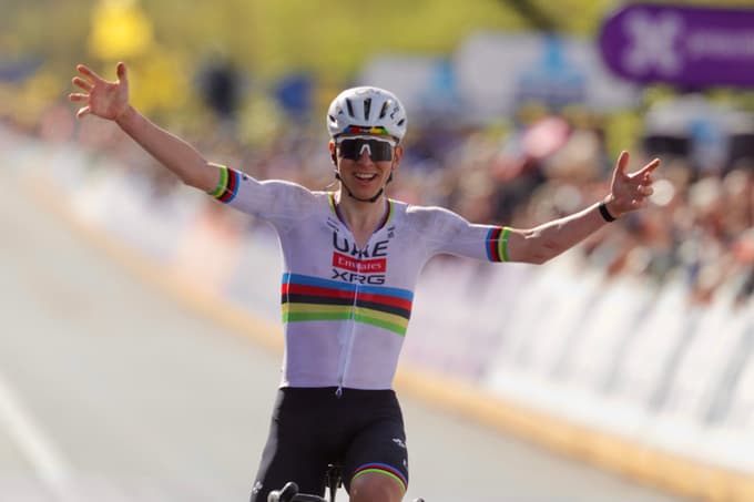 Zmagovalcu dirke po Flandriji Tadeju Pogačarju in nekaj drugim tekmovalcem grozi zaslišanje na sodišču. Zakaj?