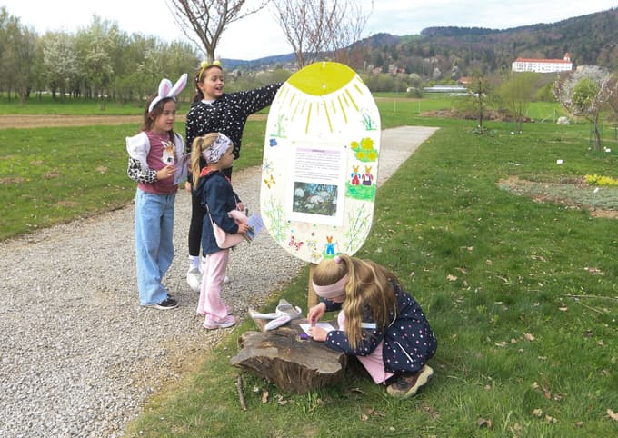 (FOTO) Velikonočni lov med magnolijami: V botaničnem vrtu so praznike znova spremenili v družinsko dogodivščino