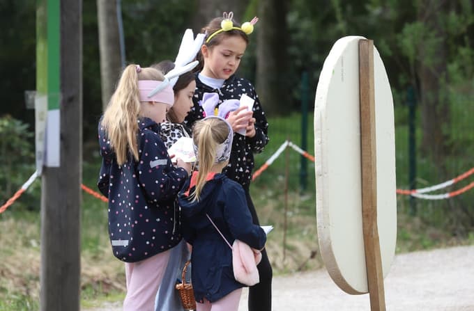 (FOTO) Velikonočni lov med magnolijami: V botaničnem vrtu so praznike znova spremenili v družinsko dogodivščino