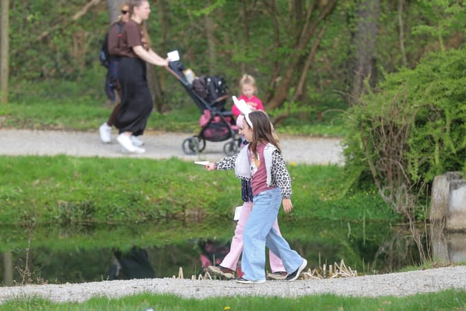 (FOTO) Velikonočni lov med magnolijami: V botaničnem vrtu so praznike znova spremenili v družinsko dogodivščino