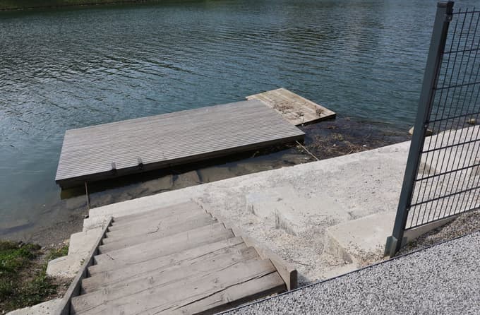 Tribune pod kopališčem Pristan 