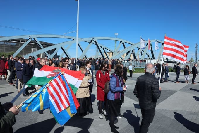 Podporniki Viktorja Orbana in stranke Fidesz. 