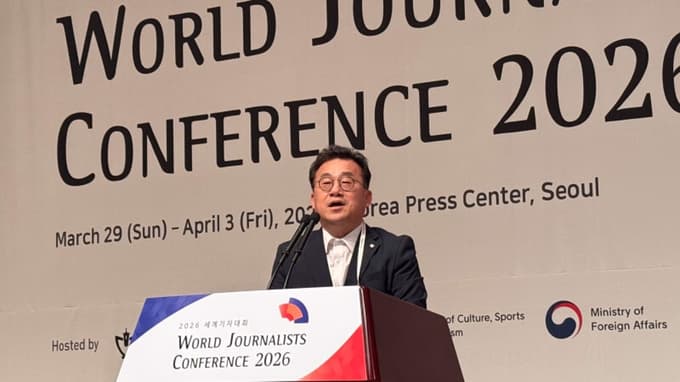 Jong Hyun Park, predsednik korejskih novinarjev, je v Seulu pozdravil kolege iz 30 držav.