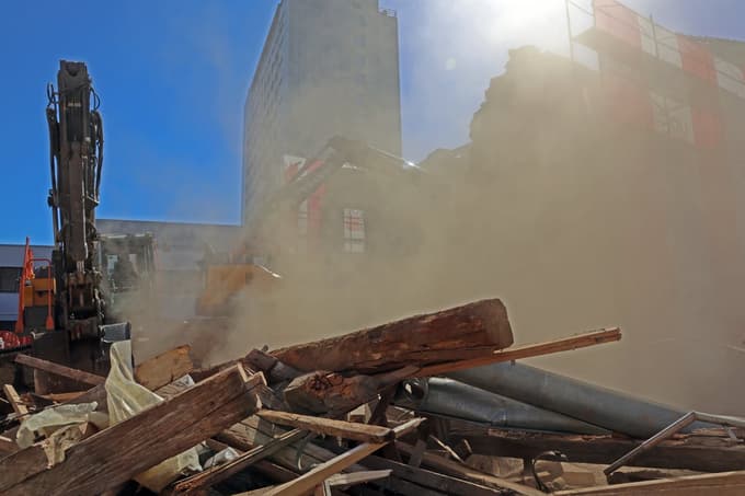 Maribor - UKC Maribor - rušenje stavbe - Masarykova ulica - stavba - zgradba - - -