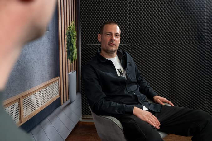 Tine Lugarič; kreativec; komunikolog; kreativni direktor multidisciplinarnega kreativnega studia Trampolin