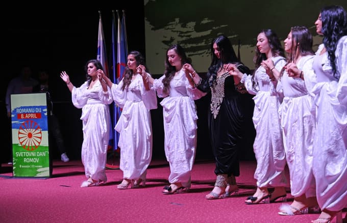 Tudi letos na prireditvi niso manjkale plesalke folklorne skupine društva Romano Pralipe.