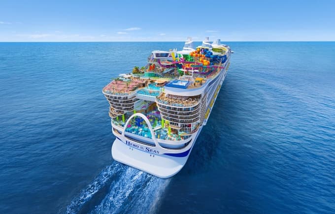 Ladja bo plula po vzhodnih in zahodnih Karibih