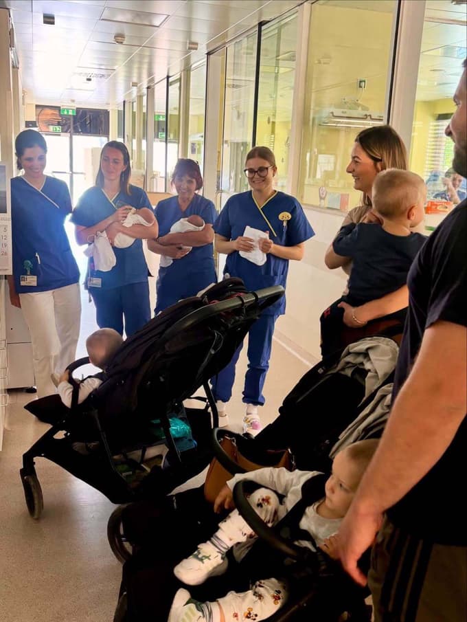 Razveselili so se drug drugega. 