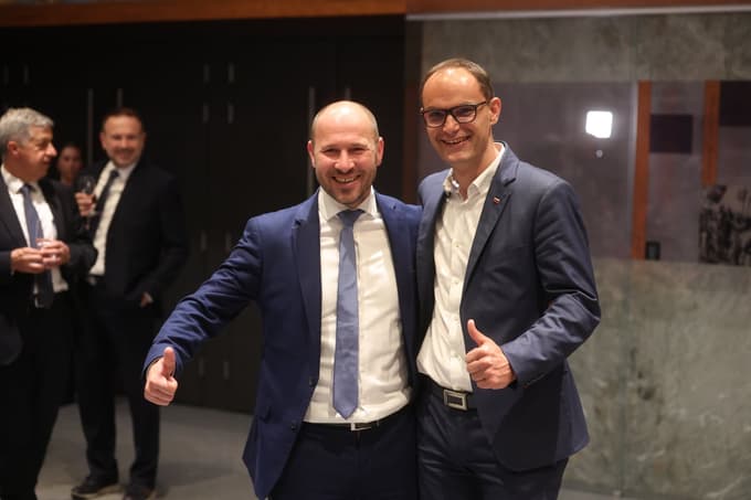 Jernej Vrtovec in Anže Logar sta navdušena. Obeta se jima ministrska funkcija v prihodnji vladi.