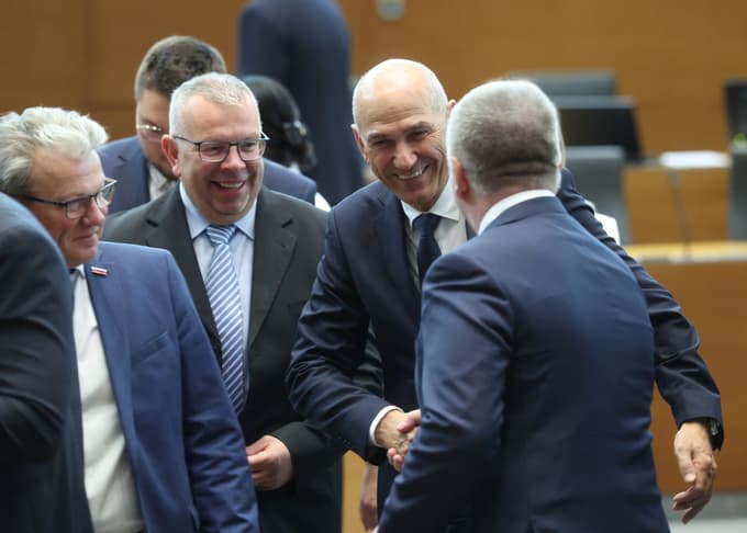 Janezu Janši se smeji. Njegova četrta vlada je z imenovanjem Stevanovića postala nova realnost.