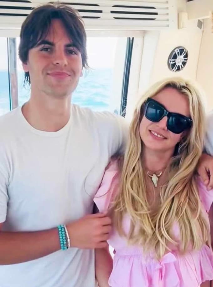 Marčevska aretacija je bila prelomna točka: Sinova Britney Spears prepričala, da gre na zdravljenje