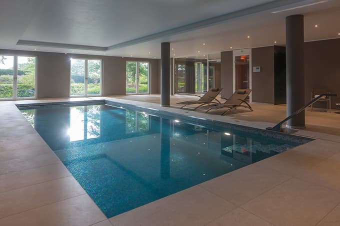 Domači bazeni – razkošje, sprostitev in premišljena odločitev