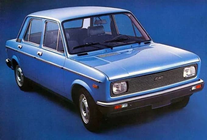 Konec sedemdesetih je prišel močan facelift, ki je prinesel tudi čisto nov obraz s pravokotnimi žarometi.