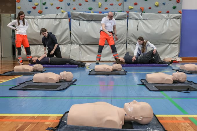 Tečaj je namenjen sedmošolcem in devetošolcem. 