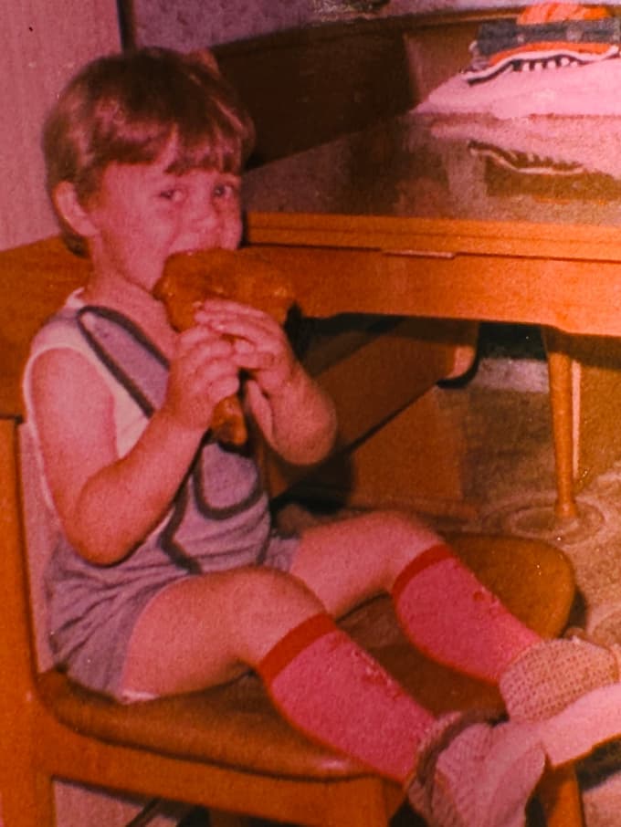 Ko celo solata postane »nevarna«: Življenje s hemofilijo nekoč in danes