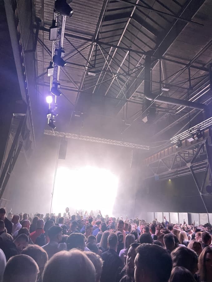 (FOTO) "Skrivali" so se v livarni: Kako je industrijski kompleks oživel v ritmih house glasbe