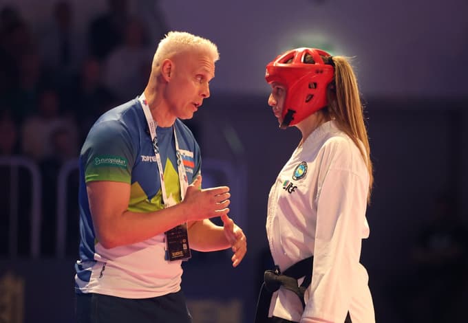 Elizabeta Crnković - rdeča in trener Aleš Zemljič.