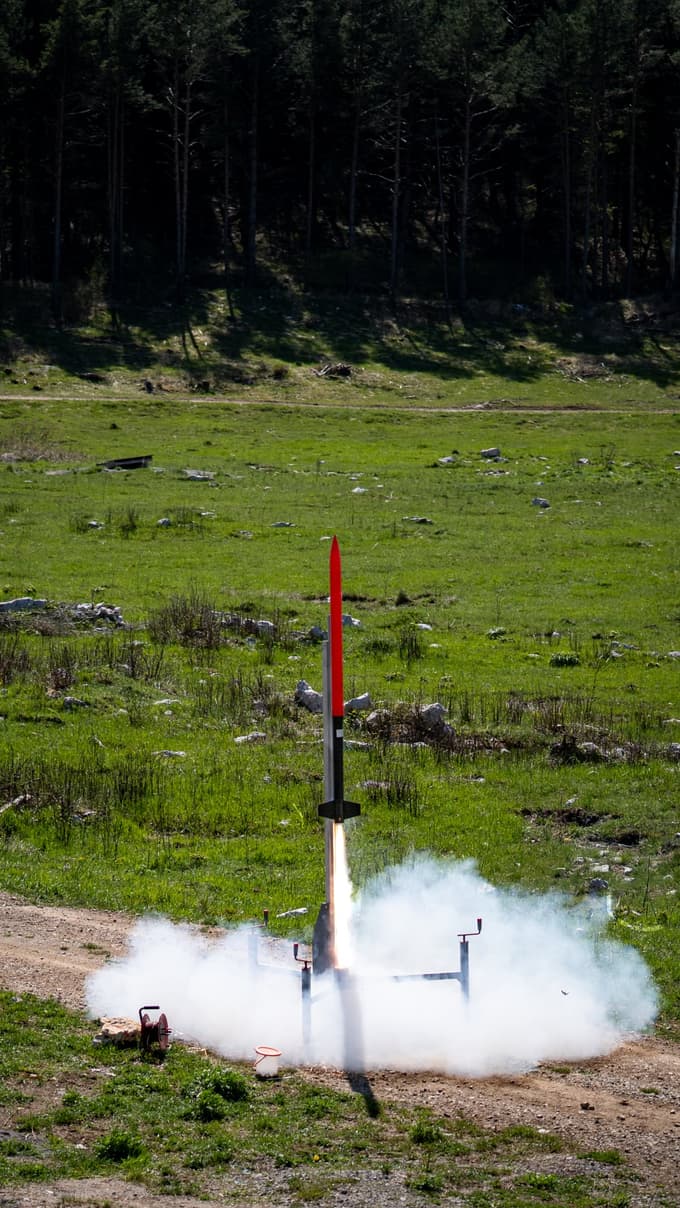 (FOTO) Iz Maribora med zvezde: Dijaki SERŠ pokorili konkurenco in si z lastnim satelitom odprli vrata ESA