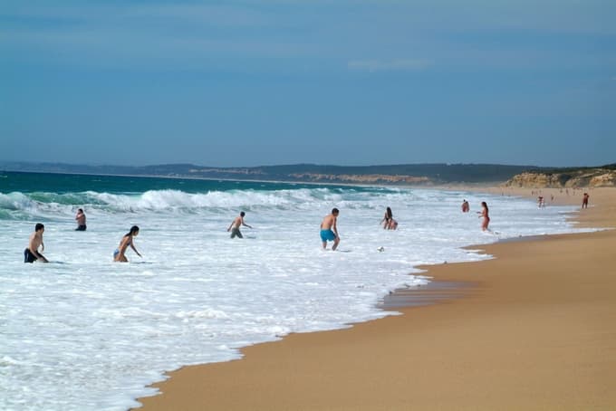 V Evropi izstopa portugalska Costa da Caparica, ki se razteza več kot 30 kilometrov ob Atlantskem oceanu.