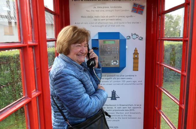 Govorilnica bo imela zdaj tudi varnostno kamero in reflektor za osvetlitev.