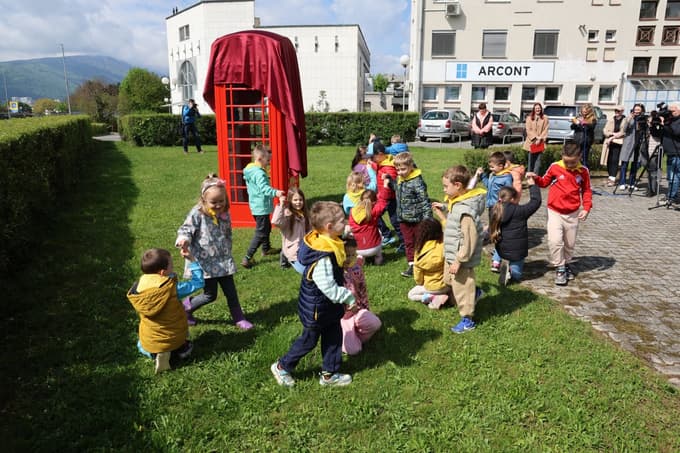 Mešanica slovenske in angleške folklore