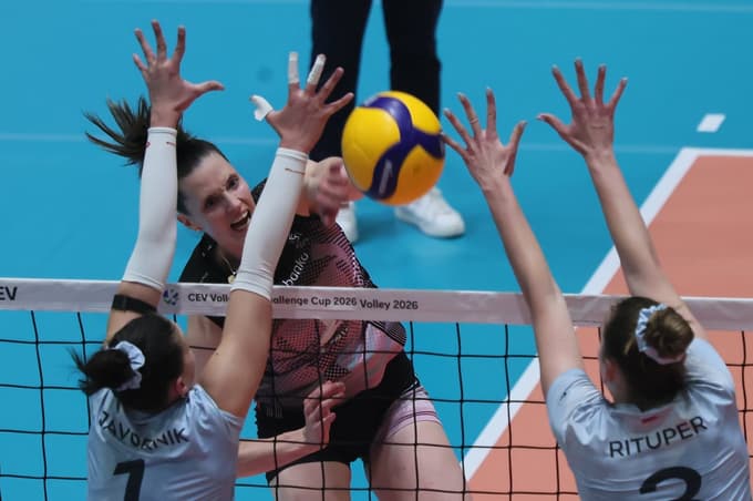 Iza Mlakar je v bloku tekmic vselej našla luknjo.