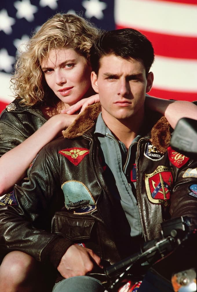 Kelly McGillis in Tom Cruise v izvirnem Top Gunu leta 1986. Njej se je Hollywood vmes precej priskutil, njemu pa še zdaleč ne.
