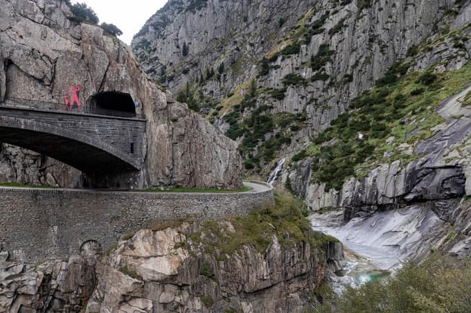 Na tem mestu danes stoji več različic mostu – prvi je bil zgrajen že v srednjem veku, današnja podoba pa izhaja iz 19. stoletja. 