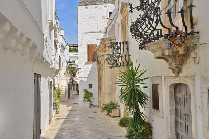 Zaradi svoje mirne in romantične atmosfere je priljubljena destinacija za pare in ljubitelje počasnega turizma. 