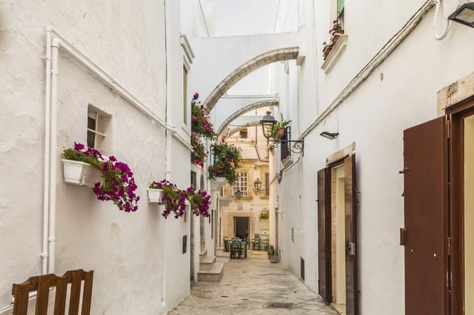 Locorotondo ima eno najbolje ohranjenih zgodovinskih jeder v južni Italiji, kjer so avtomobili skoraj povsem izključeni. 