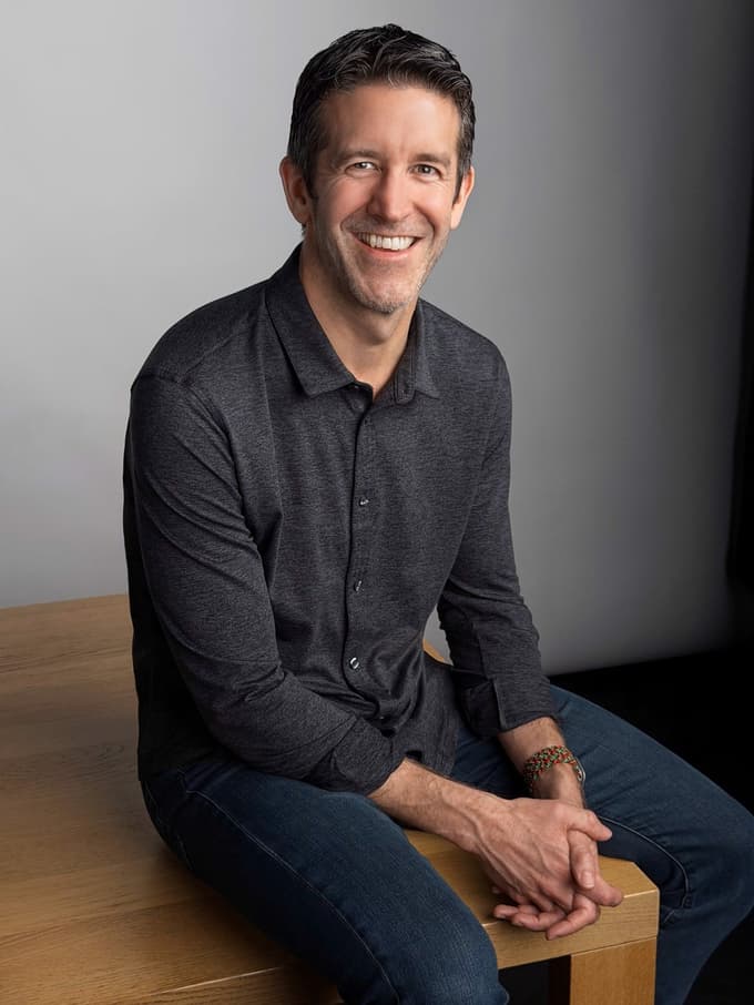 "Navdušen sem nad prihodnostjo in priložnostjo, da nadaljujem Applovo poslanstvo," je dejal John Ternus.