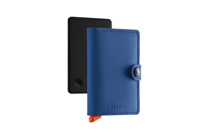 Denarnica je na voljo v dveh barvnih kombinacijah – klasični črni ter bolj izraziti modro-oranžni.