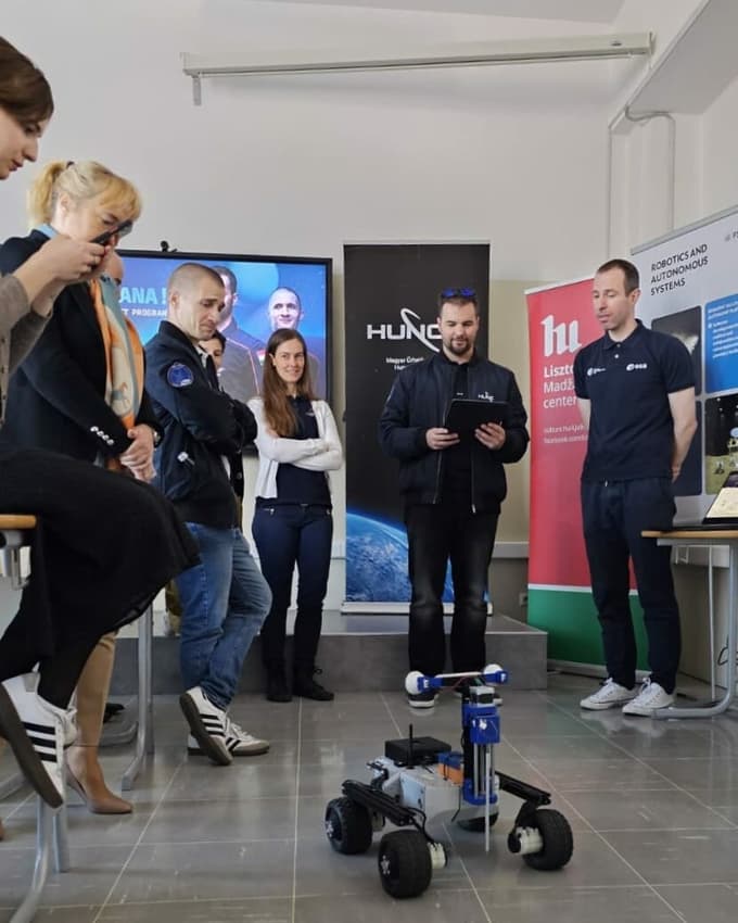 (FOTO) Madžarski astronavt na obisku v Sloveniji: Človeški poleti v vesolje združujejo narode in navdihujejo generacije