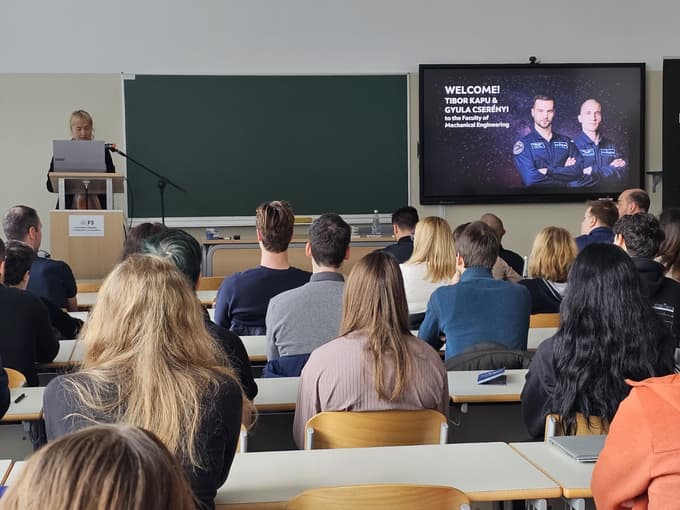(FOTO) Madžarski astronavt na obisku v Sloveniji: Človeški poleti v vesolje združujejo narode in navdihujejo generacije
