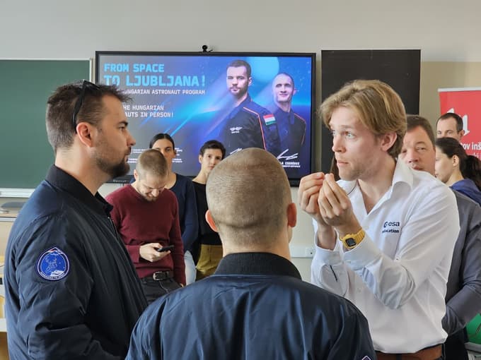 (FOTO) Madžarski astronavt na obisku v Sloveniji: Človeški poleti v vesolje združujejo narode in navdihujejo generacije