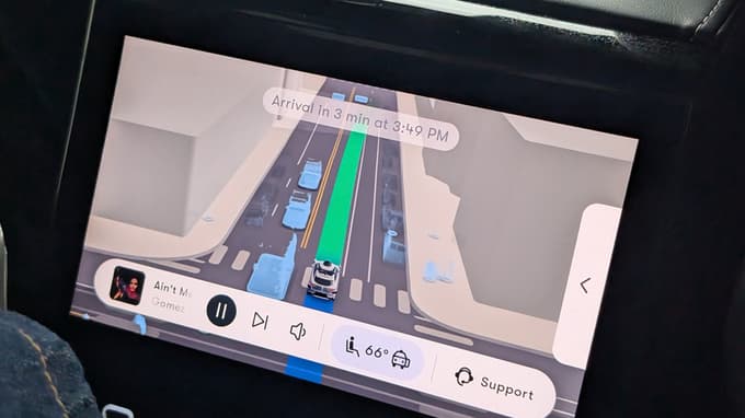 Waymo za analizo gibanja po ulicah in cestah uporablja​ lidar, radar in kamere.