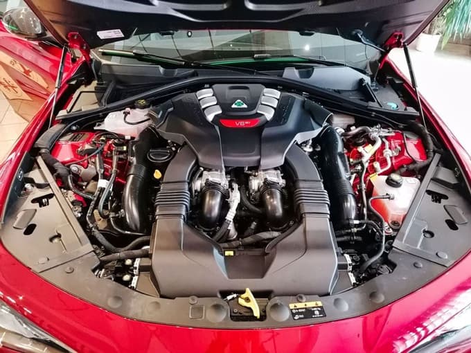 Posebnost v giulii quadrifoglio je bil tudi 2,9-litrski vzdolžno nameščen tehnični biser V6.