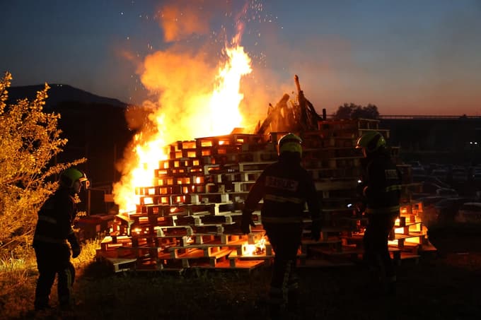 Pred kresovanjem je treba ustrezno urediti in zavarovati kurišče.