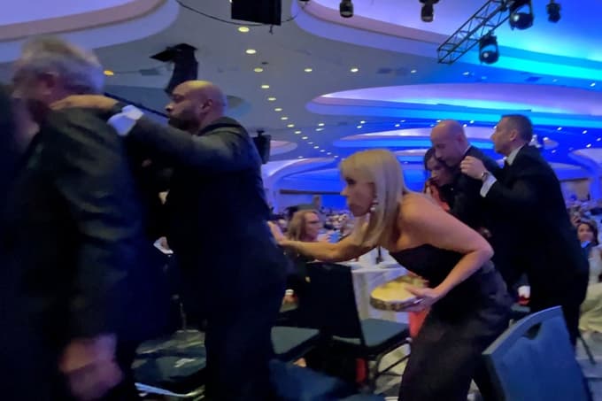 Slovenski veleposlanik o strelskem incidentu na Trumpovi večerji: "Umaknili smo se pod mize ..."