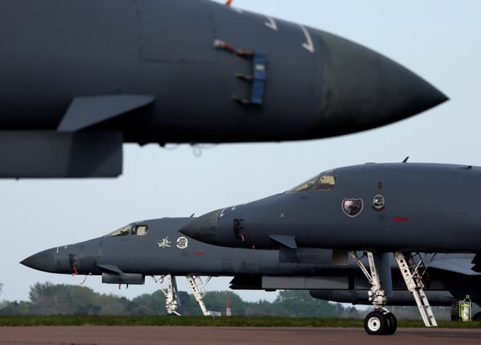 Več kot polovico vseh izdatkov prispevajo Združene države Amerike, Kitajska in Rusija.