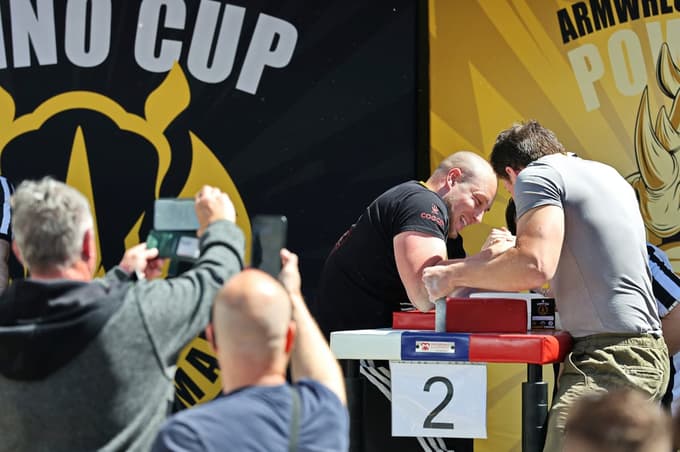 (FOTO) Kdo najmočnejši v deželi je tej? Na Štuku polagali roke!