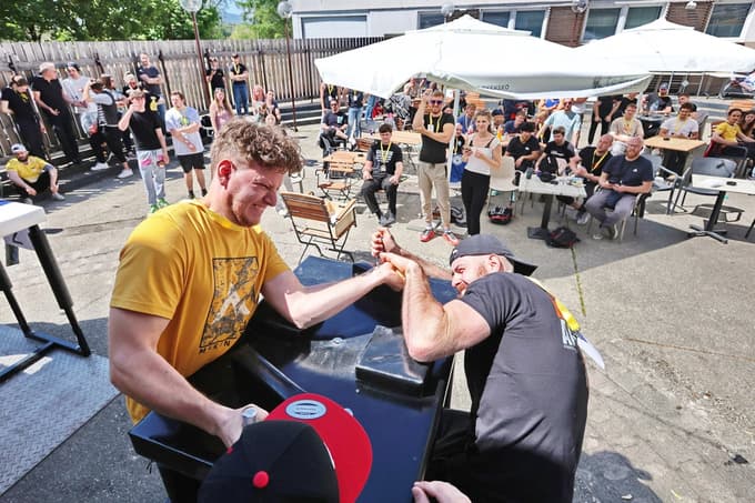 (FOTO) Kdo najmočnejši v deželi je tej? Na Štuku polagali roke!