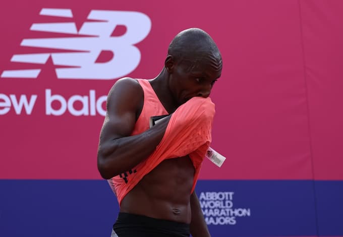 (FOTO) Rekordno hitra: Sebastian Sawe se je vpisal v zgodovino, pod dvema urama tudi Kejelecha