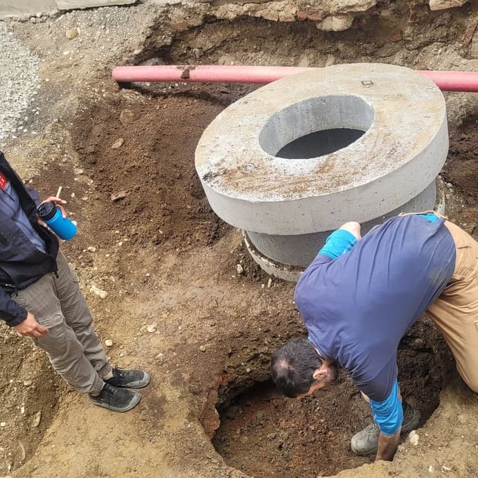 Med urejanjem Gospejne ulice v Mariboru našli srednjeveško glineno peč