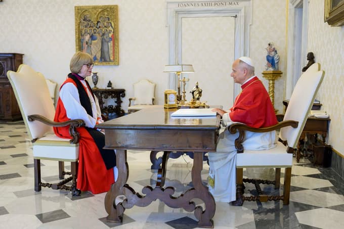 (FOTO) Papež na srečanju s canterburyjsko nadškofinjo pozval k premagovanju razlik